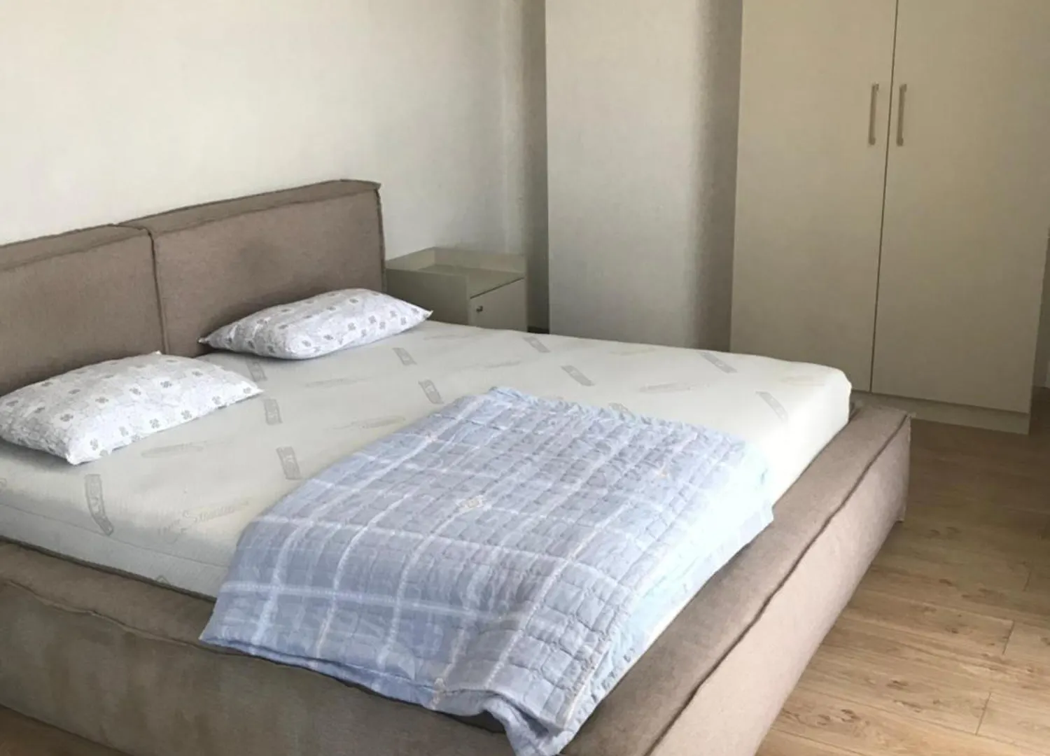 アパート Holbruk Apartament ティビリシ